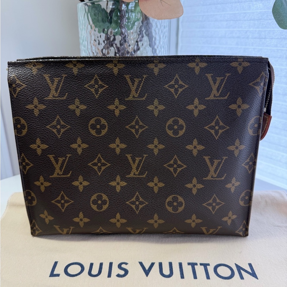 Authentic Louis Vuitton Monogram Canvas Toiletry 26 Pouch Clutch Handbag - Picture 4 of 17
